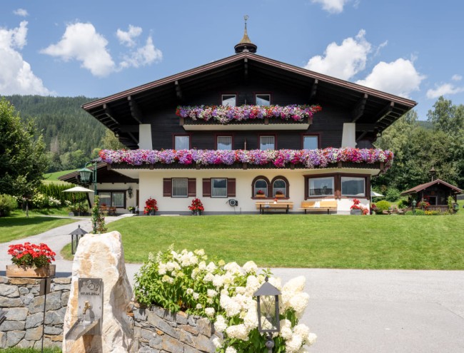 Außenansicht vom Gutshof am Obersulzberggut © Lorenz Masser Fotografie