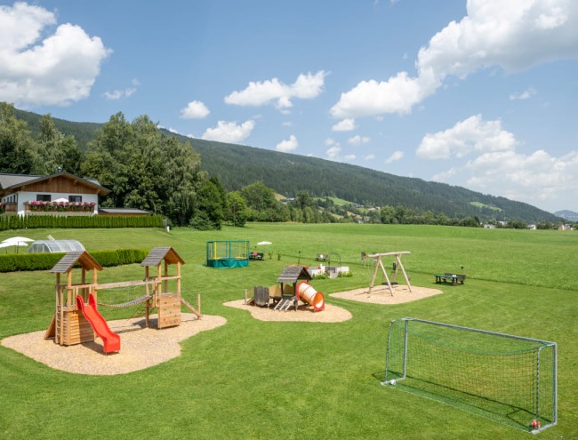 Großer Spielplatz am Hof © Lorenz Masser Fotografie
