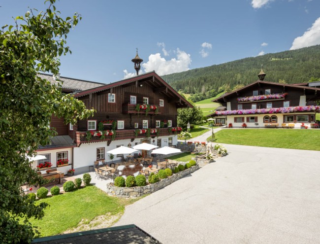 Erbhof und Gutshaus in der Übersicht © Lorenz Masser Fotografie