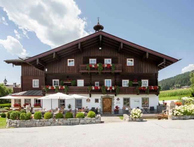 Die Vorderansicht von unserem Erbhof © Lorenz Masser Fotografie