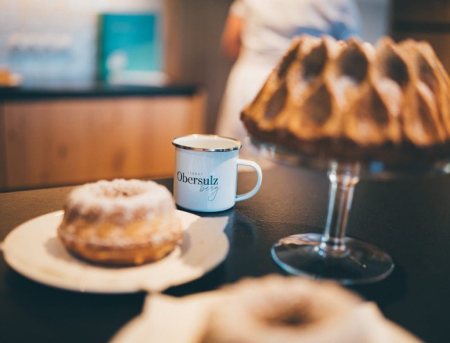 Täglich servieren wir euch frischen Kuchen und Gebäck © Lorenz Masser Fotografie