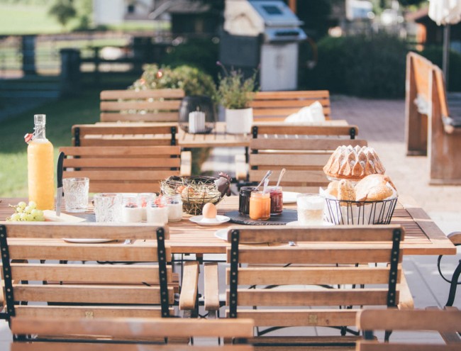 Frühstück mit vielen regionalen und frischen Produkten © Lorenz Masser Fotografie