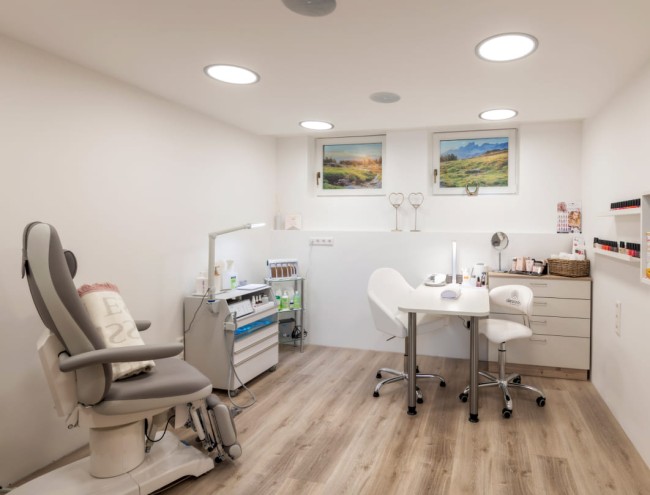 Raum von Lena Cosmetics am Obersulzberggut © Lorenz Masser Fotografie