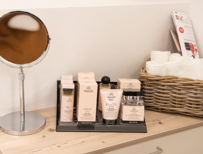 Detailbild von Lena Cosmetics © Lorenz Masser Fotografie