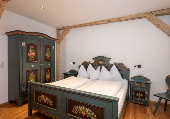 Schlafzimmer im romantischen und ländlichen Stil © Lorenz Masser Fotografie