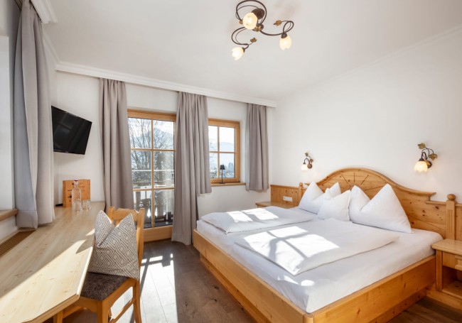 Schlafzimmer im romantischen und ländlichen Stil © Lorenz Masser Fotografie