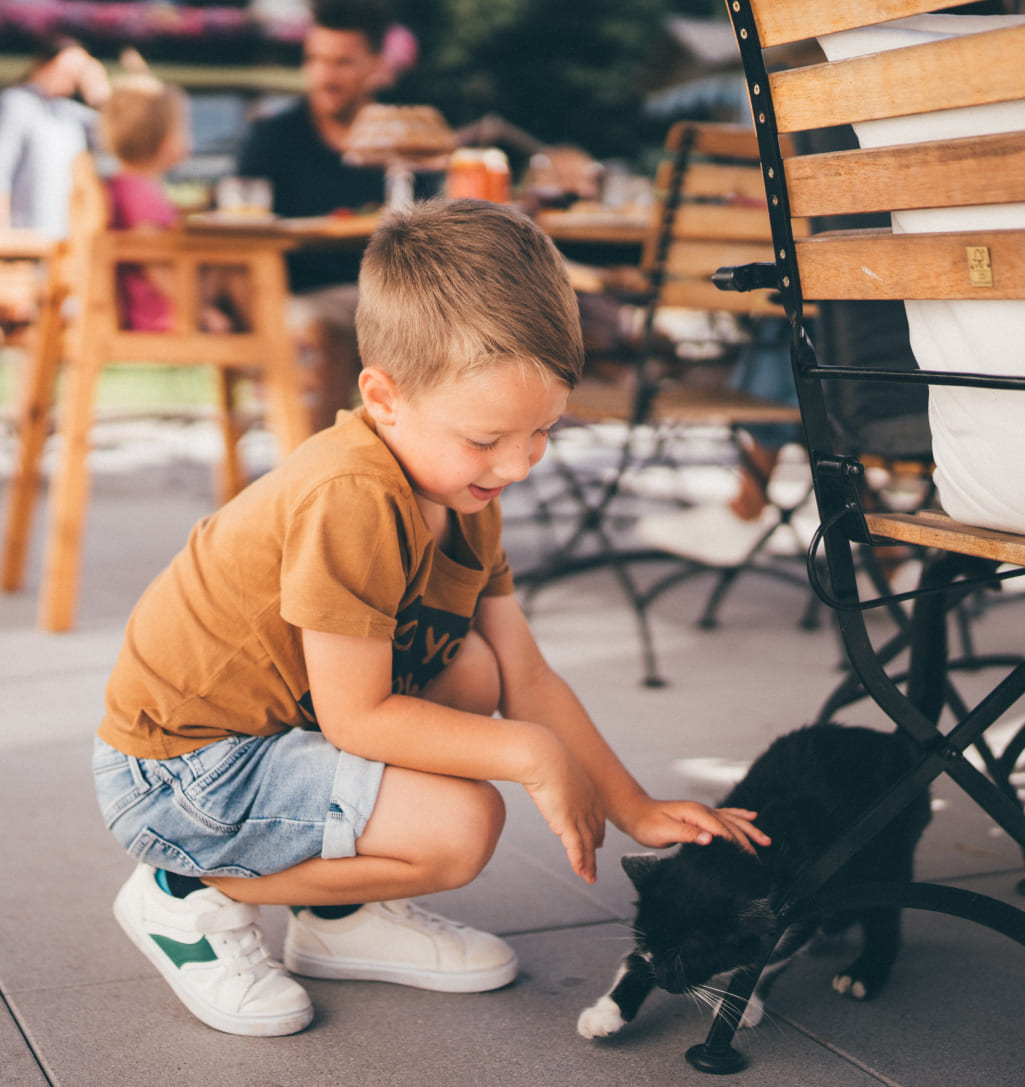 Boy with cat at the playground © Lorenz Masser Photography