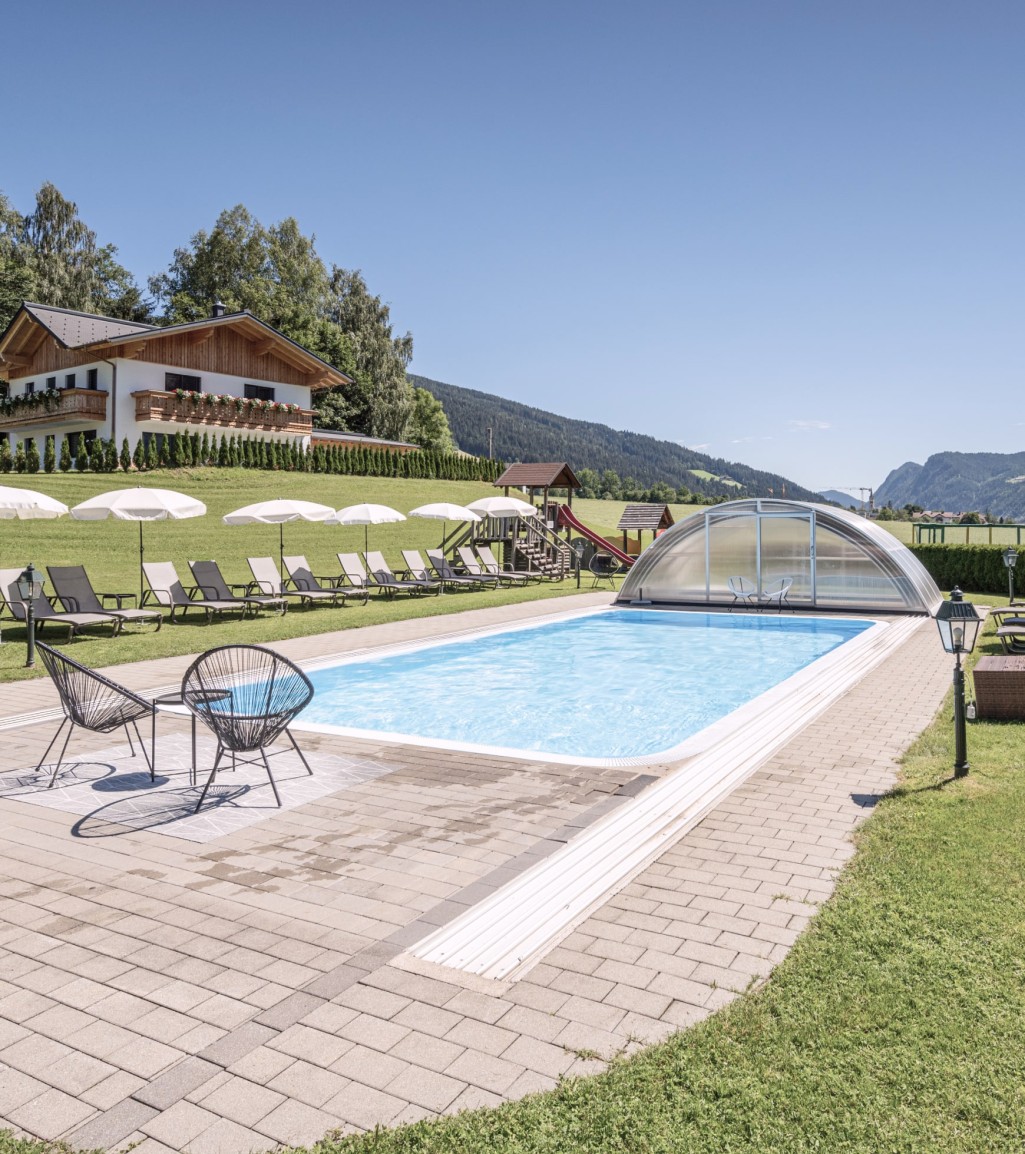 Outdoor pool with large sunbathing lawn © Lorenz Masser Fotografie