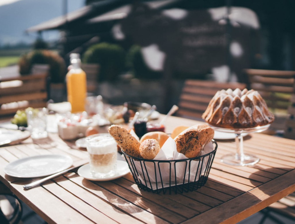 Gedeckter Tisch beim Frühstück © Lorenz Masser Fotografie