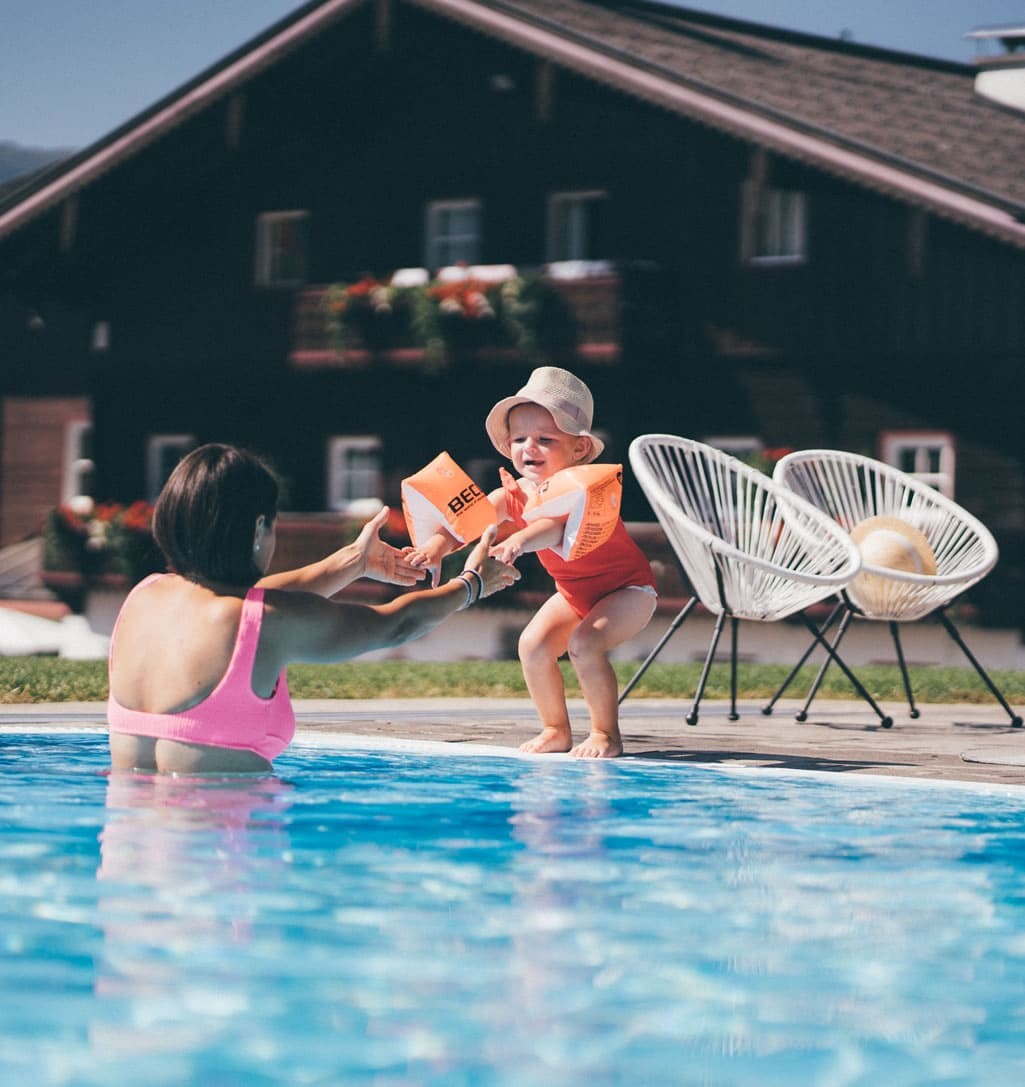 Vacations on a feel-good farm with outdoor pool © Lorenz Masser Photography