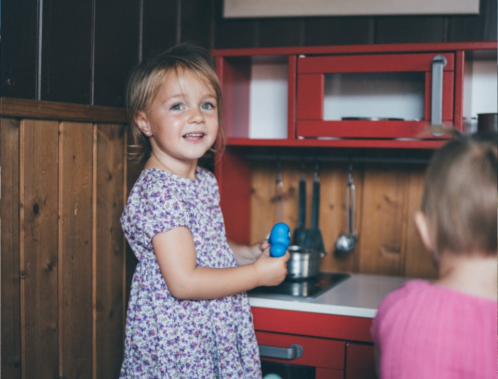 Children play in the doll's house © Lorenz Masser Photography