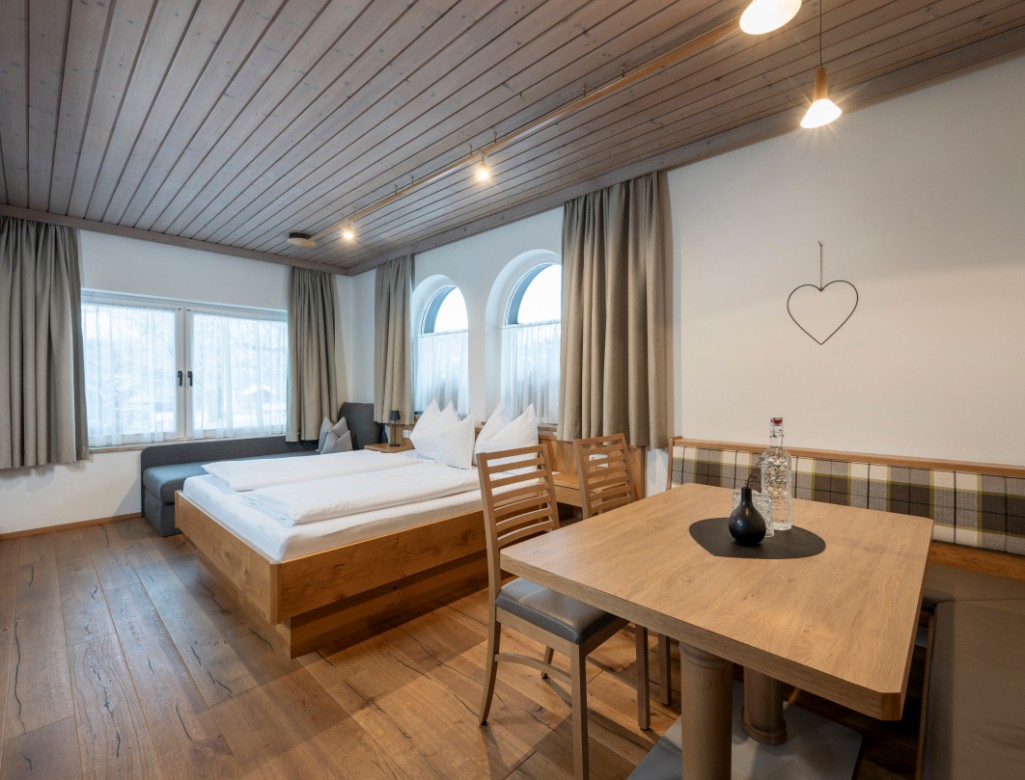 Wohnbereich im Appartement am Bauernhof Obersulzberggut in Radstadt © Lorenz Masser Fotografie