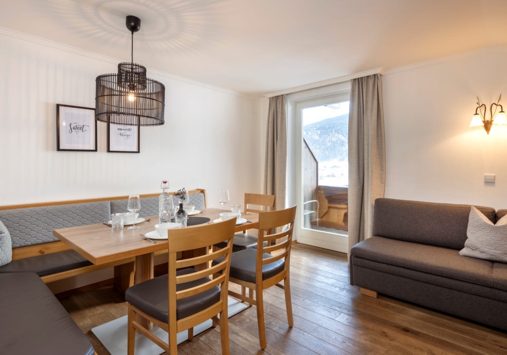 Bright living room with dining area at Obersulzberggut farm in Radstadt © Lorenz Masser Photography