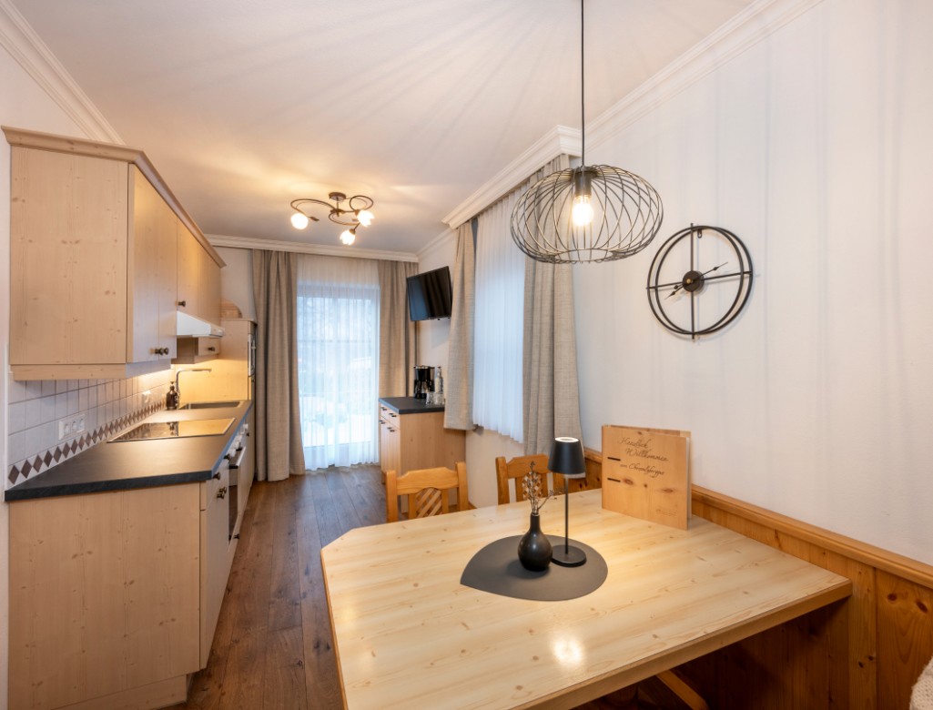 Kitchen in the apartment at the Obersulzberggut farm in Radstadt © Lorenz Masser Fotografie