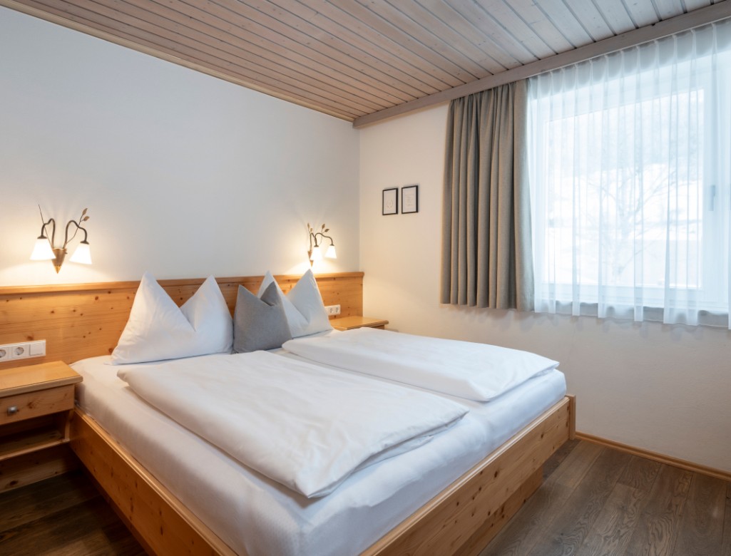 Schlafbereich im Appartement Narzisse © Lorenz Masser Fotografie
