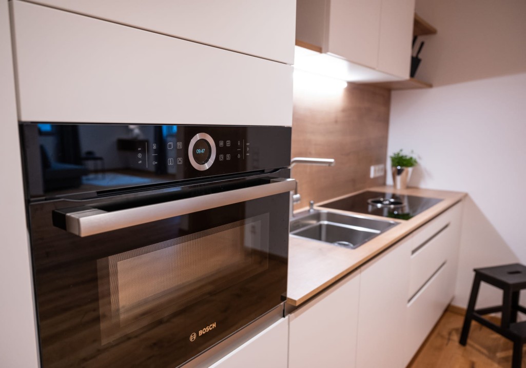 Blick auf die Küchenzeile © Lorenz Masser Fotografie