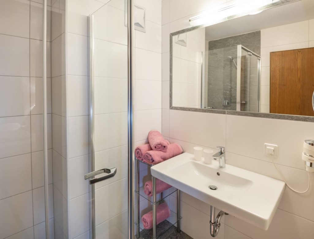 Bathroom with fresh towels © Lorenz Masser Photography