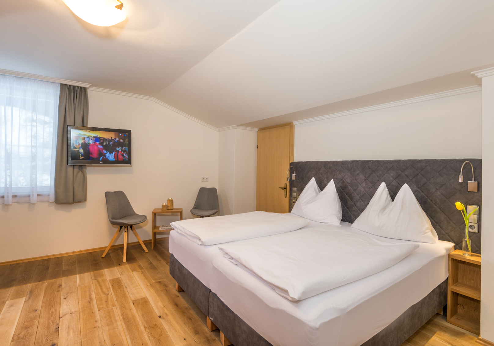 Schlafzimmer im Veilchen © Lorenz Masser Fotografie