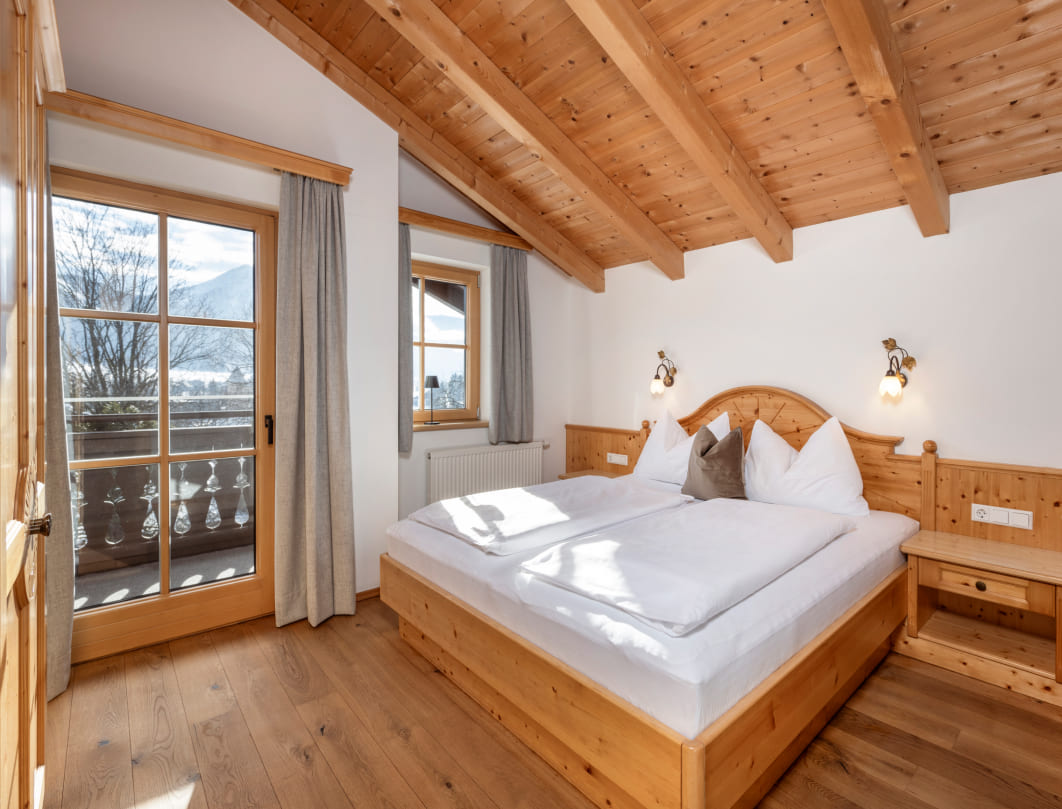 Geräumiges Schlafzimmer in der Trio-Suite Sunnseit'n © Lorenz Masser Fotografie